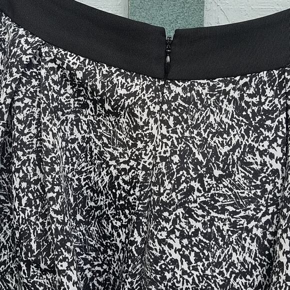 Express | Black & White A-line Mid-length Skirt - Picture 4 of 6